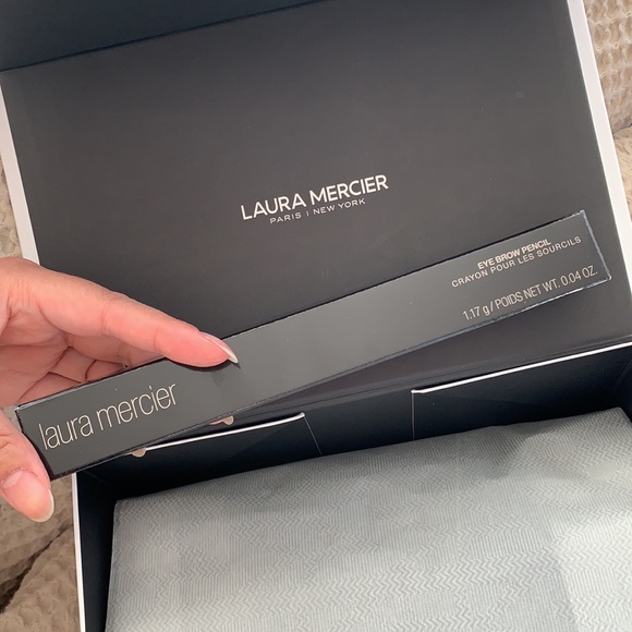Laura Mercier
Eyebrow Pencil (warm brunette) BNIB - Picture 3 of 4